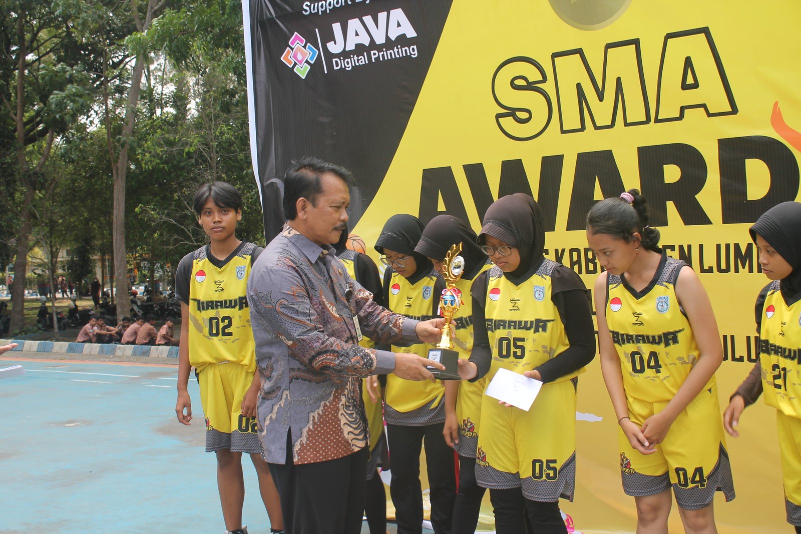 Raih Juara 1 Basket Putri SMA AWARDS